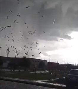 Tornado atingiu a cidade de São José dos Pinhais neste sábado (10). Foto: Reprodução