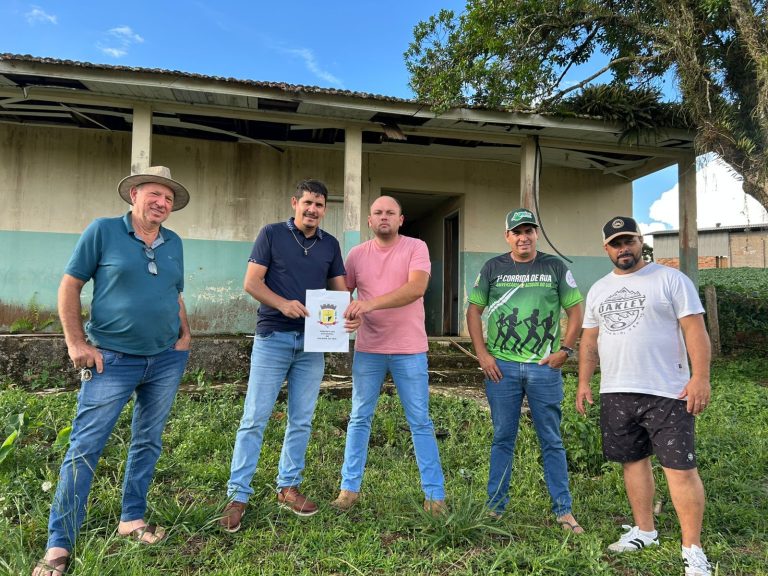 Anúncio foi feito pelo prefeito acompanhado de autoridades municipais. Foto: Assesssoria de Imprensa/Prefeitura de Agudos do Sul