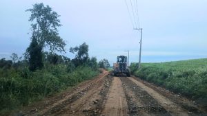 Estradas rurais estão recebendo melhorias. Foto: Assessoria de Imprensa/Prefeitura de Quitandinha