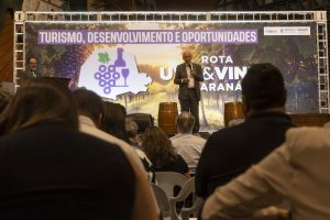 Governador em exercício, Darci Piana, participou do lançamento da Rota. Foto: Roberto Dziura Jr/AEN