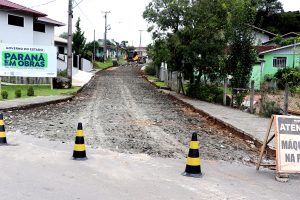 Lajotas estão sendo retiradas para a execução base. Foto: Assessoria de Imprensa/Prefeitura de Piên