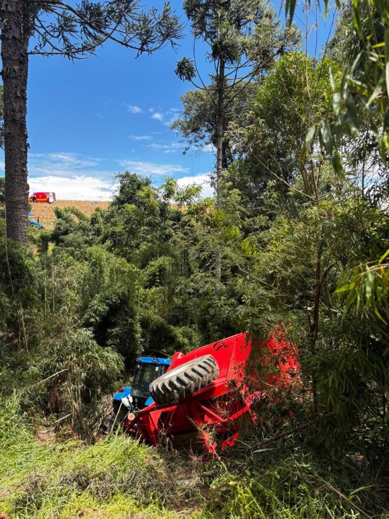 Tombamento de maquinário ocorreu na localidade de Sítio dos Valério. Foto: Divulgação/9BBM