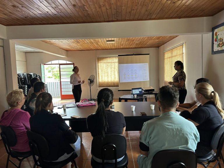 Capacitação foi voltada aos profissionais que atuam no processo de imunização. Foto: Assessoria de Imprensa/Prefeitura de Agudos do Sul