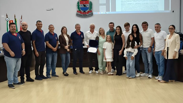 Vereadores e família Tschoke. Foto: Arquivo/O Regional