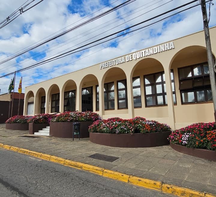 Ordem de serviço foi assinada no gabinete da prefeitura. Foto: Assessoria de Imprensa/Prefeitura de Quitandinha