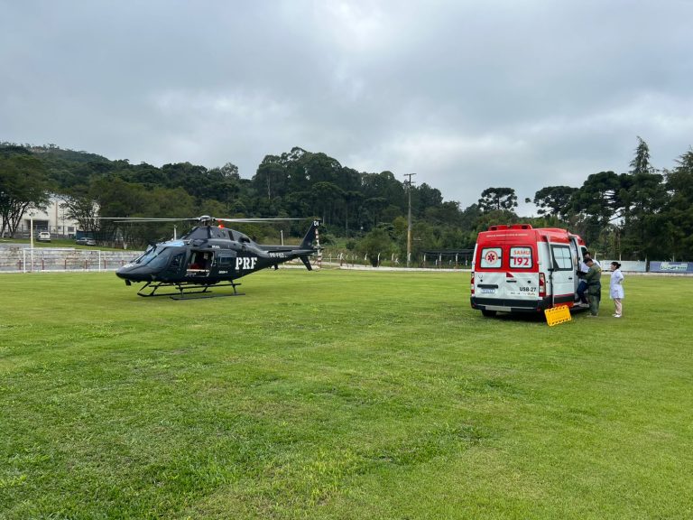 Helicóptero da PRF fez o resgate em Agudos. Foto: Divulgação/PRF