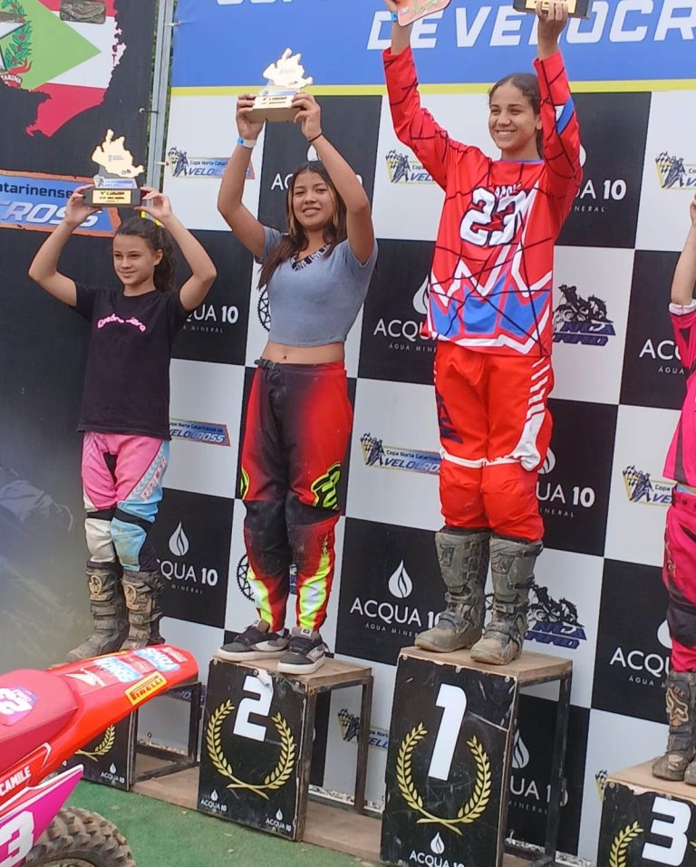 Kamilly subiu ao pódio em prova de velocross em Santa Catarina. Foto: Arquivo Pessoal
