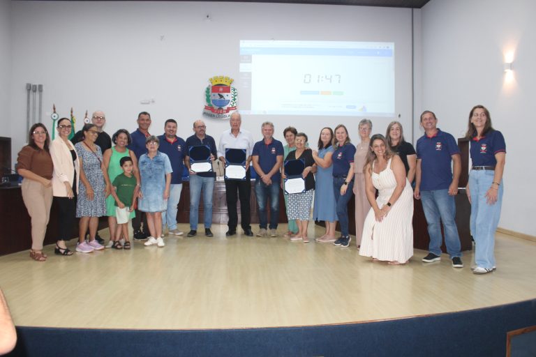 homenageados e vereadores na câmara. Foto: Arquivo/O Regional