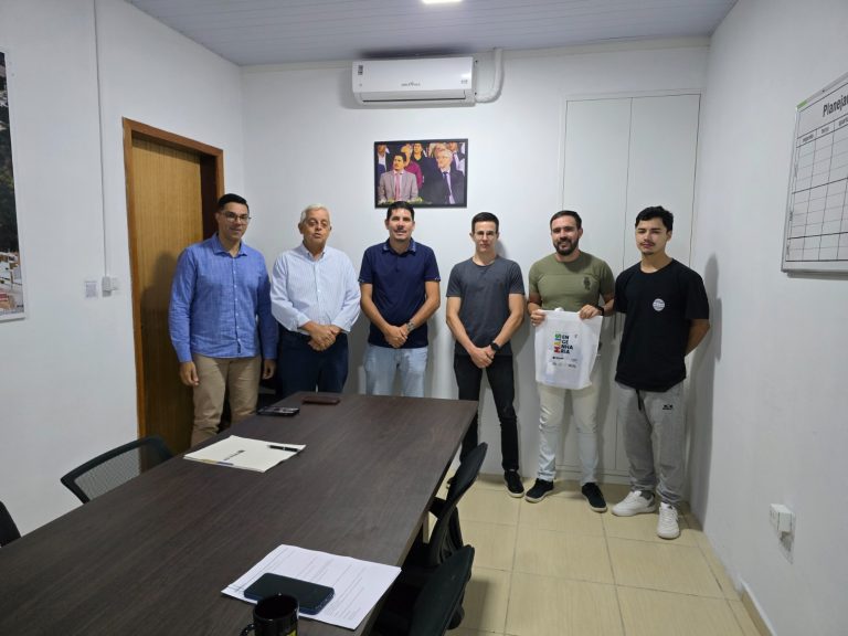 Encontro reuniu representantes do Crea-PR e equipe local. Foto: Divulgação