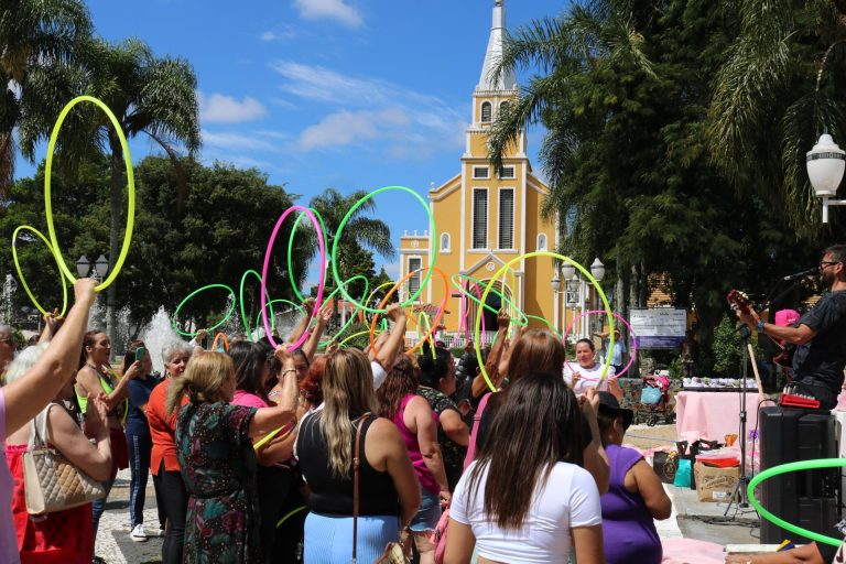 Evento reuniu expressivo público na praça. Foto: Assessoria de Imprensa/Prefeitura de Mandirituba