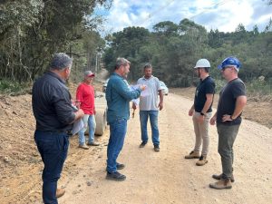 Equipe de engenharia acompanhou o andamento dos trabalhos no município. Foto: Assessoria de Imprensa/Prefeitura de Agudos do Sul
