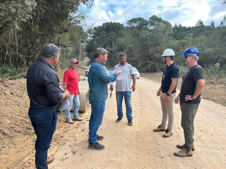 Equipe de engenharia acompanhou o andamento dos trabalhos no município. Foto: Assessoria de Imprensa/Prefeitura de Agudos do Sul