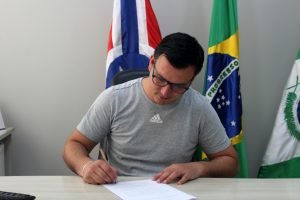 Prefeito Maicon Grosskopf assinou contrato para obras da Supercreche. Foto: Arquivo/O Regional