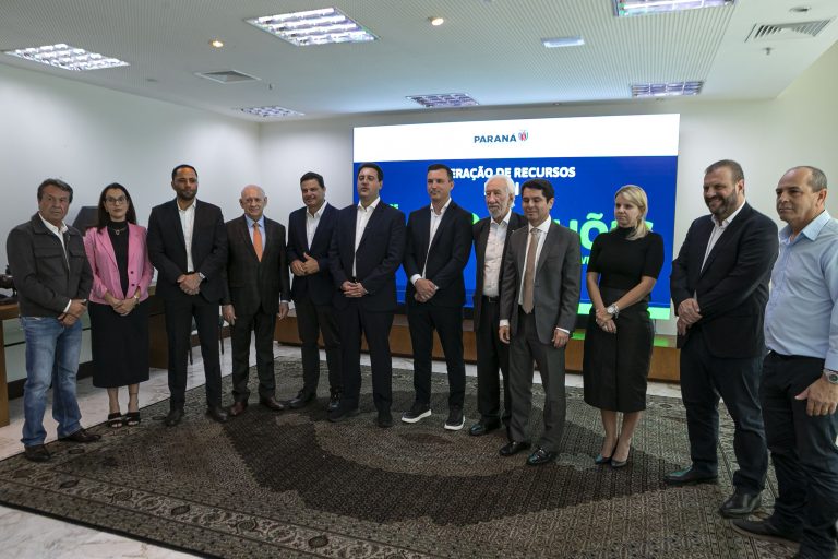 Representando Piên, prefeito Maicon Grosskopf recebeu a liberação de recursos para o município. Foto: Roberto Dziura/AEN