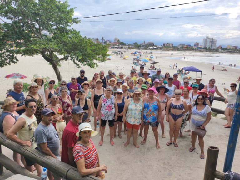 Integrantes do grupo participaram da viagem ao litoral paranaense. Foto: Assessoria de Imprensa/Prefeitura de Quitandinha