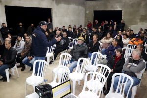 Autoridades e comunidade participaram da reunião. Foto: Assessoria de Imprensa/Prefeitura de Piên