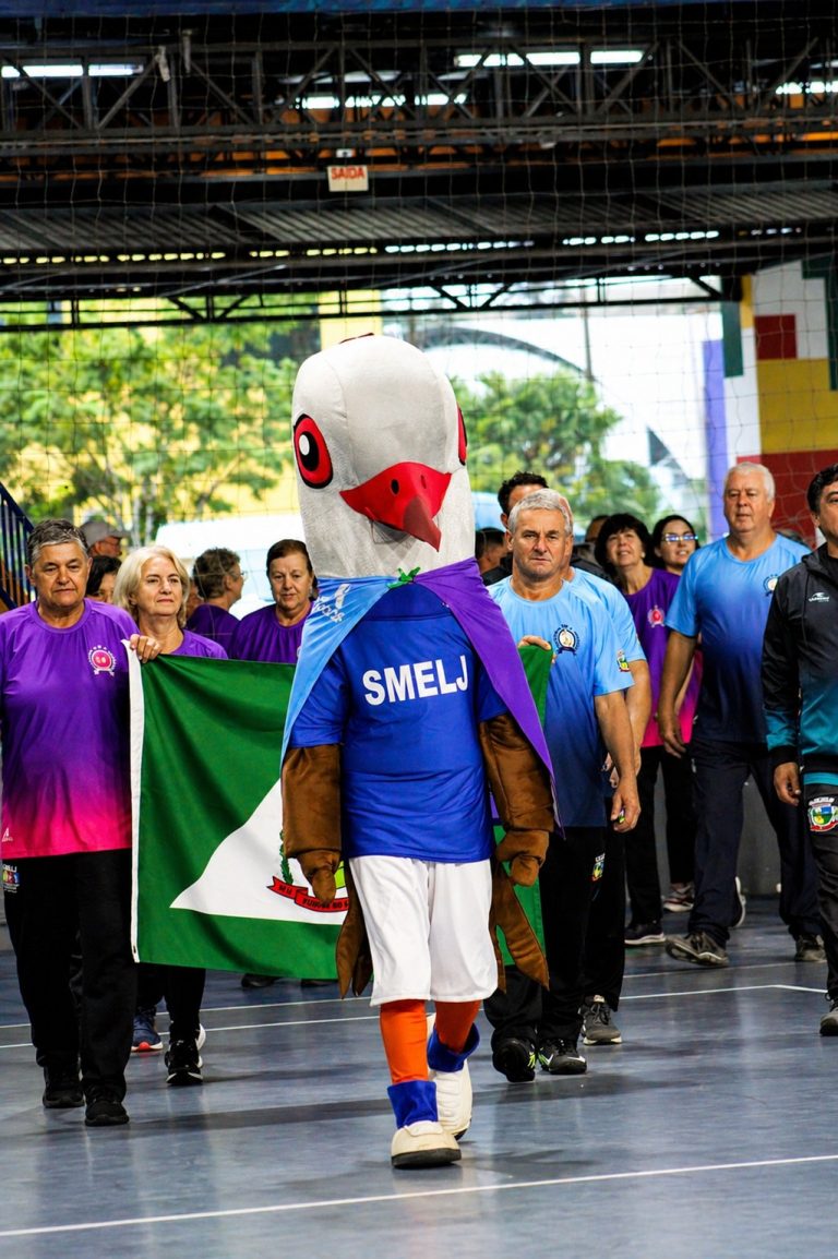 Grupo presente na abertura dos Jogos da Integração. Foto: Dani Matucheski