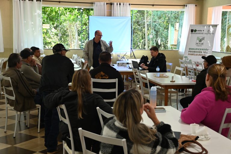Iniciativa busca ampliar a qualificação dos agricultores familiares e das lideranças rurais. Foto: Assessoria de Imprensa/Prefeitura de Contenda