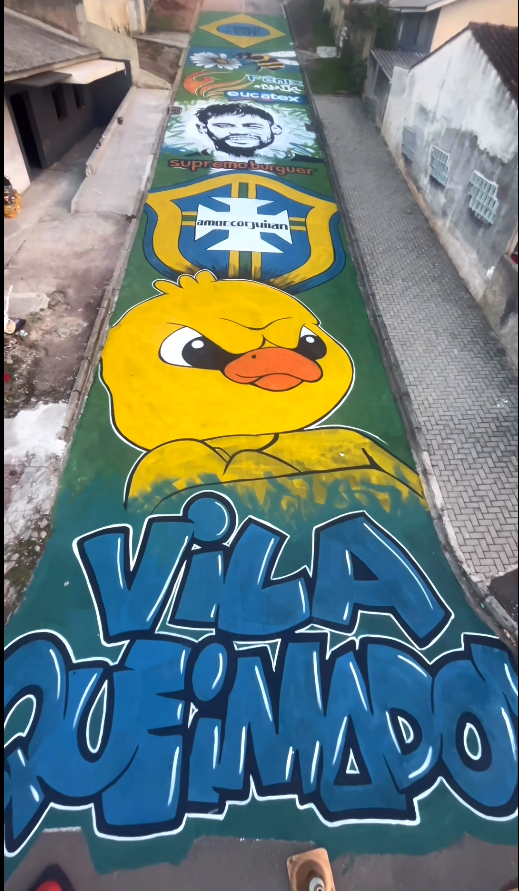 Rua na Vila Queimados foi pintura em clima de Copa do Mundo. Foto: Reprodução/Divulgação