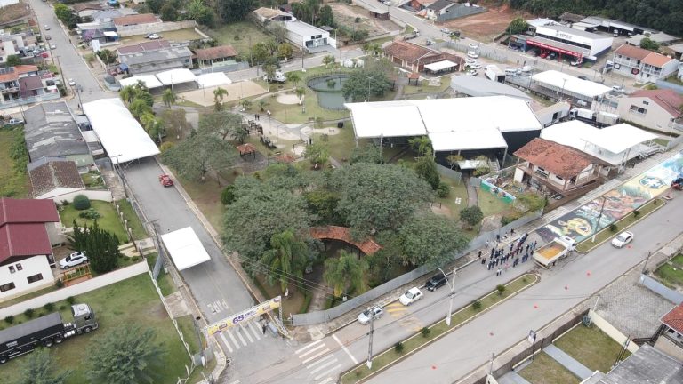 Estrutura da festa já está sendo montada. Foto: Assessoria de Imprensa/Prefeitura de Quitadinha