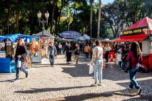 Feira do Centro é um dos atrativos da capital paranaense. Foto: Levy Ferreira