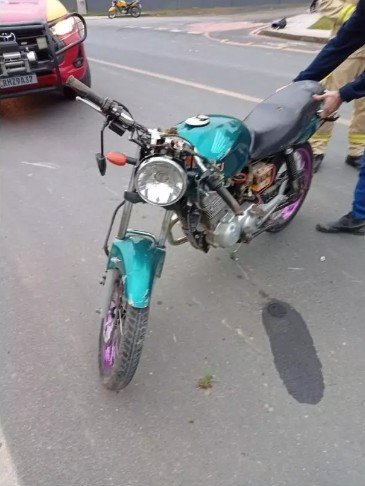 Jovem colidiu motocicleta contra poste. Foto: Divulgação