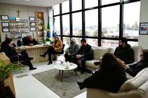 Encontro tratou sobre o projeto do novo colégio. Foto: Assessoria de Imprensa/Prefeitura de Contenda