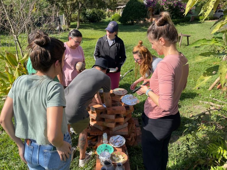 Formação é promovida pelo ateliê Cerâmica na Estufa. Foto: Divulgação