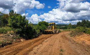 Manutenção está sendo realizada em quatro localidades. Foto: Assessoria de Imprensa/Prefeitura de Quitandinha