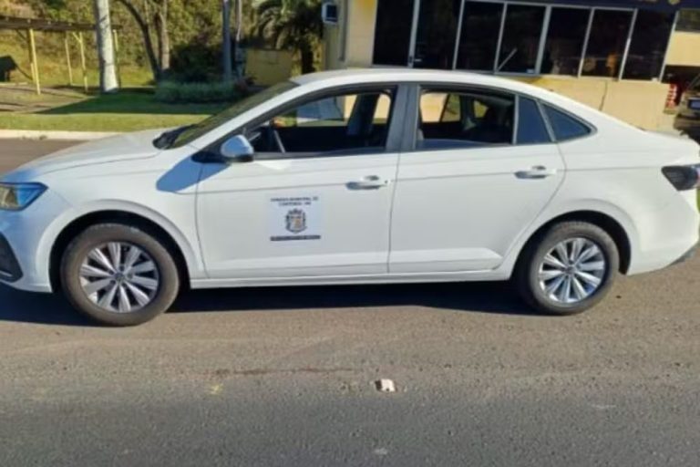 Carro da câmara de Contenda foi abordado na BR-277. Foto: Divulgação/PRF