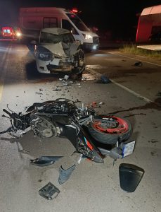 Colisão envolveu carro e moto na PR-281. Foto: Divulgação/Corpo de Bombeiros de Piên