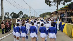 Desfile reuniu expressivo público em Lageado dos Vieiras. Foto: Assessoria de Imprensa/Prefeitura de Rio Negro