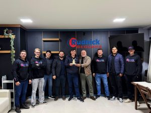 Equipe da Rudnick Seguros enaltece as conquistas e a trajetória de 20 anos da corretora de seguros. Foto: Divulgação
