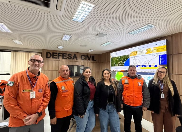 Representantes de Contenda e da Defesa Civil estadual estiveram reunidos. Foto: Assessoria de Imprensa/Prefeitura de Contenda