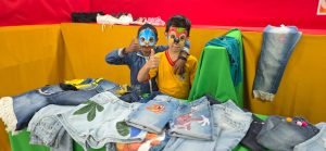 Alunos participaram da comercialização dos produtos. Foto: Assessoria de Imprensa/Prefeitura de Quitandinha