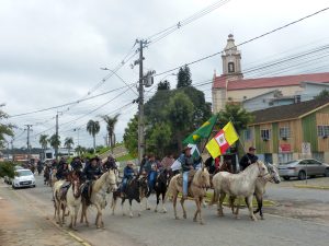 Centenas de cavaleiros e amazonas participaram da Cavalgada da Independência. Foto: Arquivo/O Regional