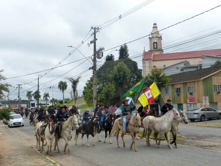 Centenas de cavaleiros e amazonas participaram da Cavalgada da Independência. Foto: Arquivo/O Regional