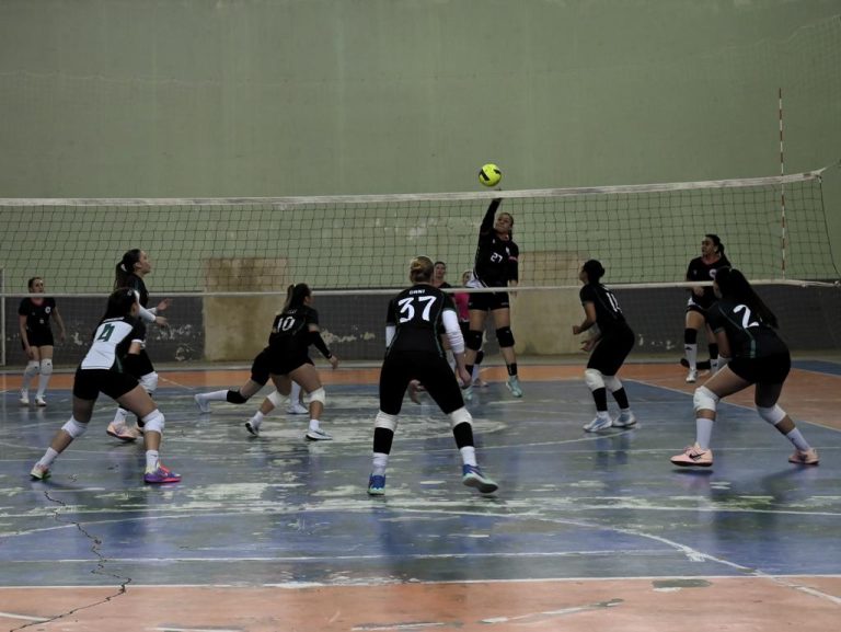 Equipes femininas participaram do torneio em Contenda. Foto: Assessoria de Imprensa/Prefeitura de Contenda