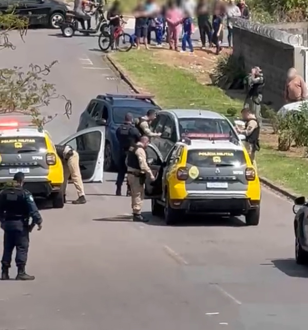 Equipes policiais foram mobilizadas na ocorrência com criança refém em Fazenda Rio Grande. Foto: Reprodução/Redes Sociais