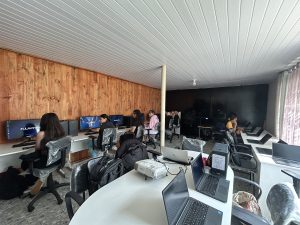Alunos iniciaram o curso de Informática Básica. Foto: Assessoria de Imprensa/Prefeitura de Agudos do Sul
