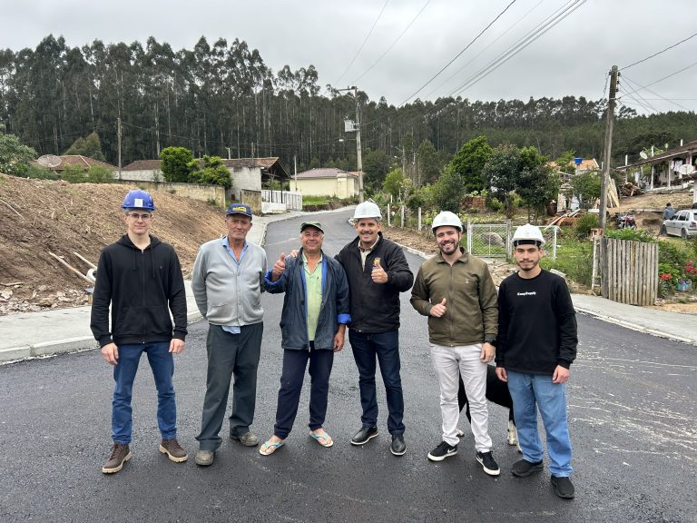 Equipe da prefeitura acompanhou a etapa final das obras. Foto: Divulgação.
