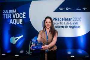 Secretária Graziele Grosskopf recebeu o selo de reconhecimento. Foto: Assessoria de Imprensa/Prefeitura de Piên