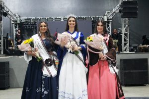 Rainha e princesas eleitas no concurso em 2025. Foto: Arquivo/O Regional