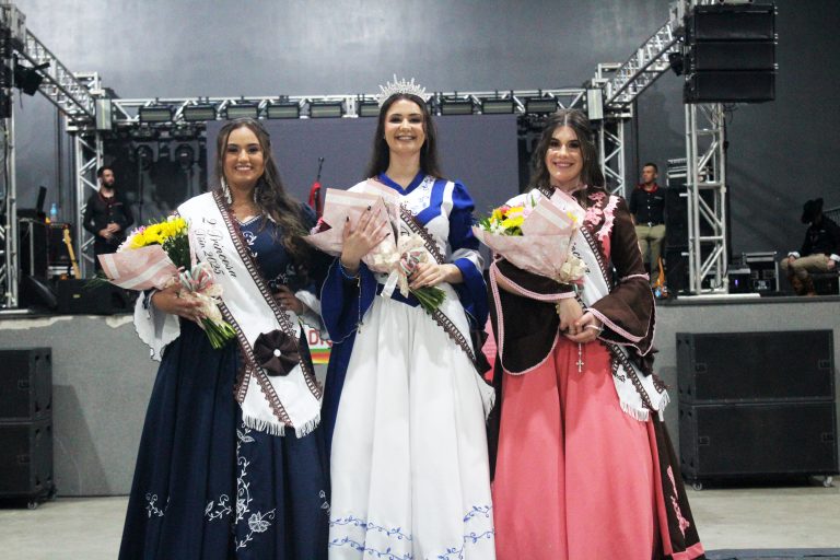 Rainha e princesas eleitas no concurso em 2025. Foto: Arquivo/O Regional