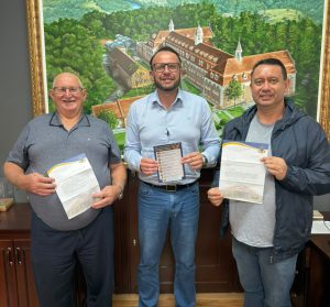 Representantes da Paróquia Nossa Senhora Aparecida convidaram a pefeitura para o novenário. Foto: Assessoria de Imprensa/Prefeitura de Rio Negro