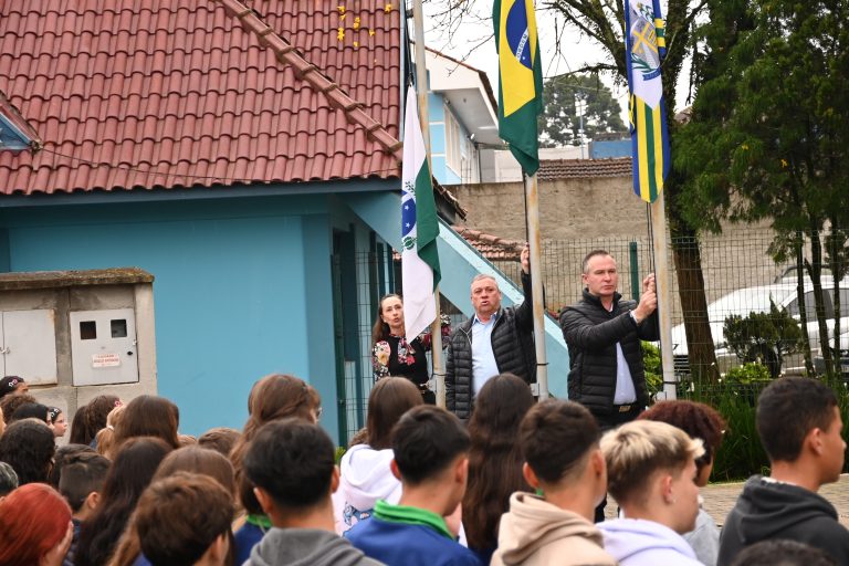 Solenidades foram realizadas em frente à sede do poder executivo. Foto: Assessoria de Imprensa/Prefeitura de Contenda
