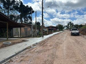 Obra está na fase de construção das calçadas. Foto: Assessoria de Imprensa/Prefeitura de Agudos do Sul