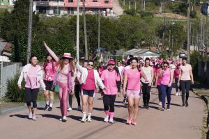 Mulheres participaram de caminhada em Agudos do Sul. Foto: Assessoria de Imprensa/Prefeitura de Agudos do Sul