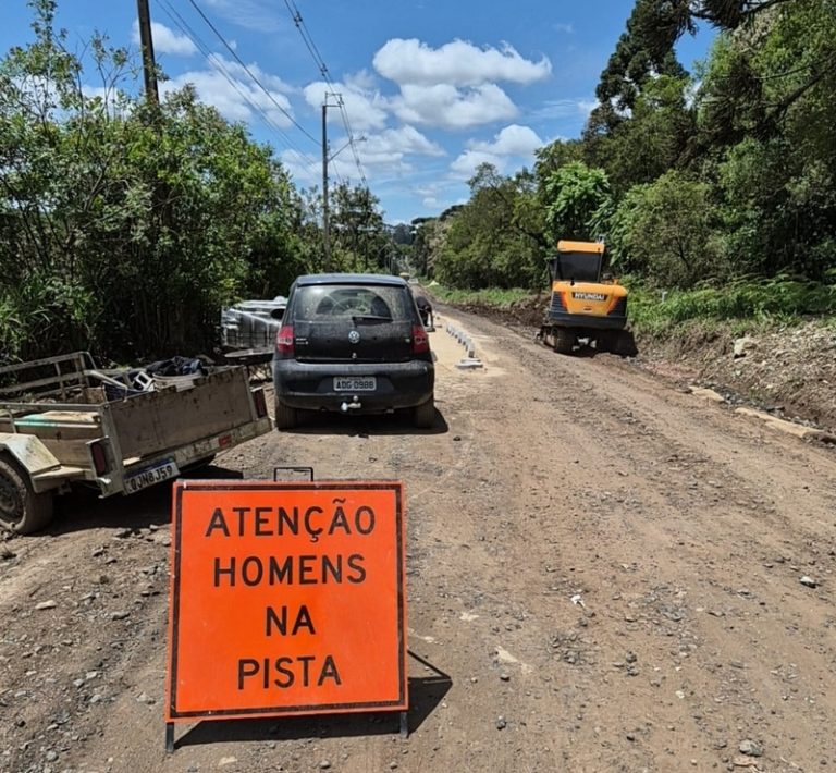 Prefeitura está executando a obra de pavimentaçãoo na Vila Rural, em Lageado dos Vieiras . Foto: Assessoria de Imprensa/Prefeitura de Rio Negro
