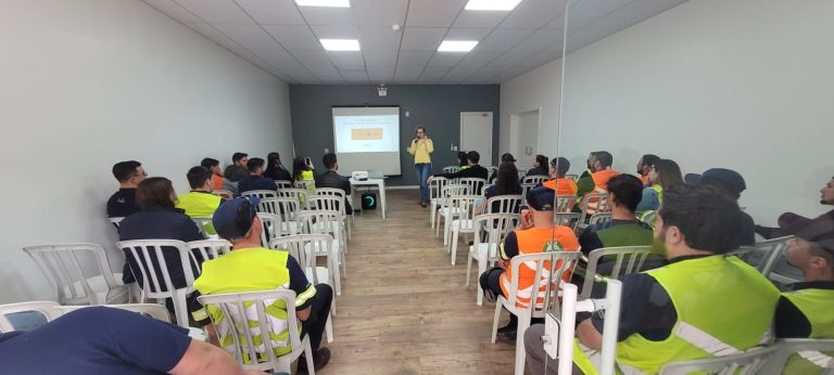 Trabalhadores participaram de palestra sobre saúde mental no trabalho. Foto: Assessoria de Imprensa/Prefeitura de Piên